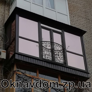 Французский балкон с расширением плиты с зеркальной тонировкой